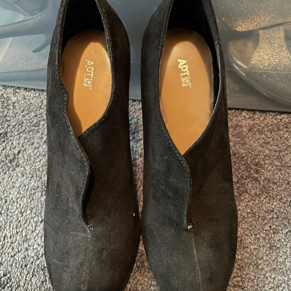 Heels - Picture 2 of 2